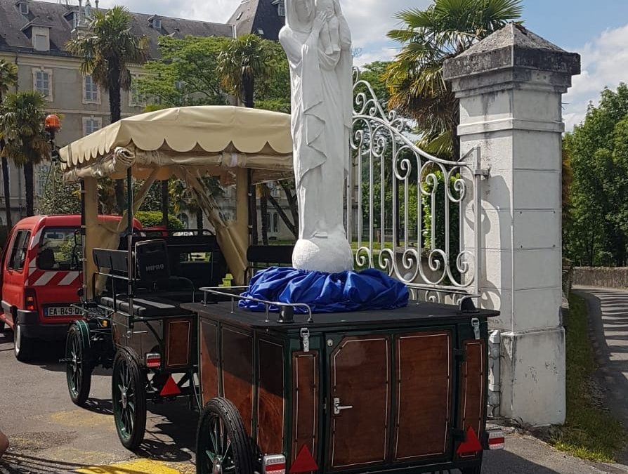 La première calèche vient d&rsquo;arriver à Lourdes !